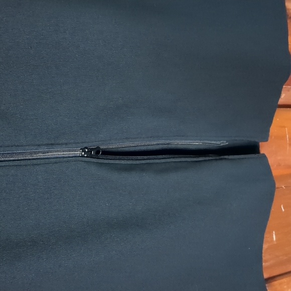 PENNINGTON'S* flat front 2 way zip front elastic back straight skirt poly spande - Picture 3 of 9